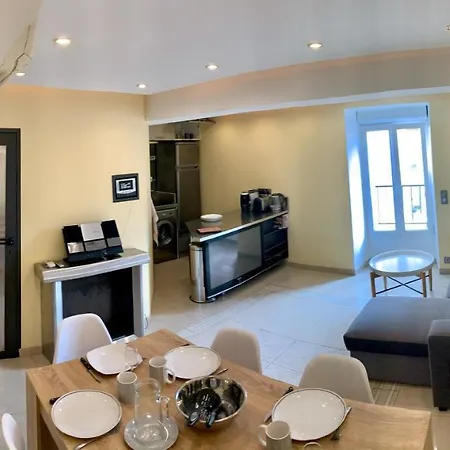 Les Pieds Dans L'eau !