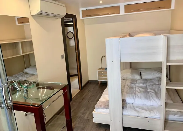 Les Pieds Dans L'eau ! *